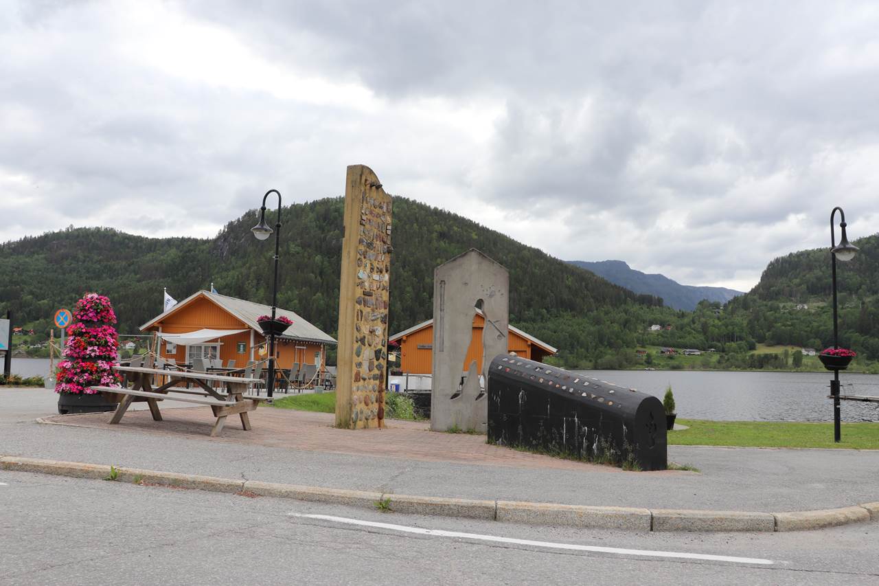 Utvandrar monumentet (1992). Laga av Gunnar Torvund, Kviteseid