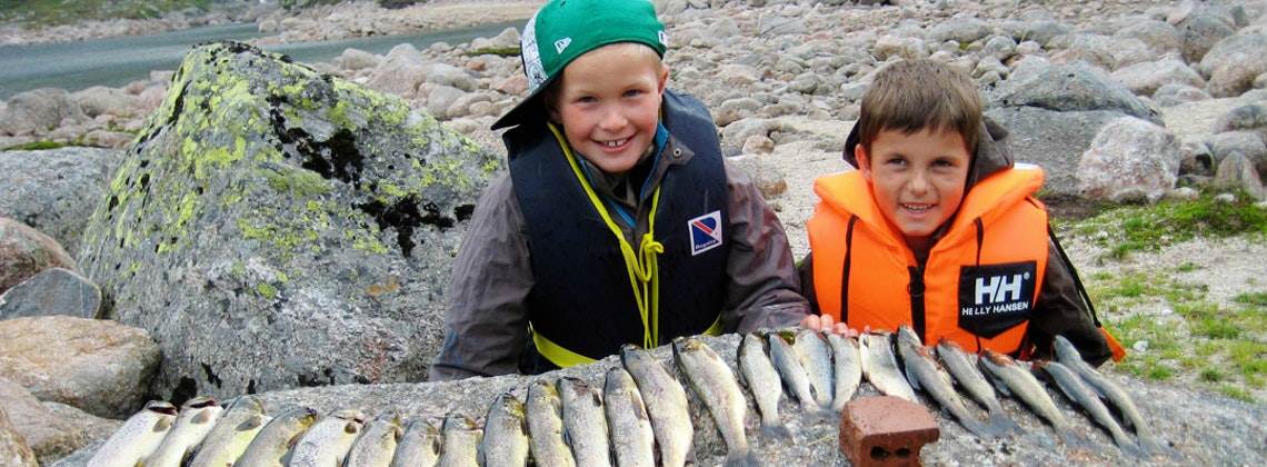 Familievennlig og eventyrlig ørretfiske i Lysefjordheiene i Sirdal!
