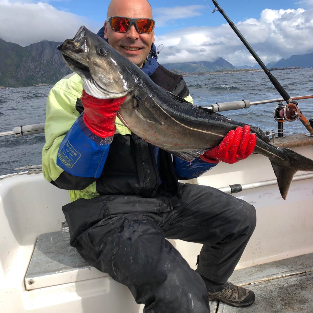 Roar poserer med fin storsei fangst