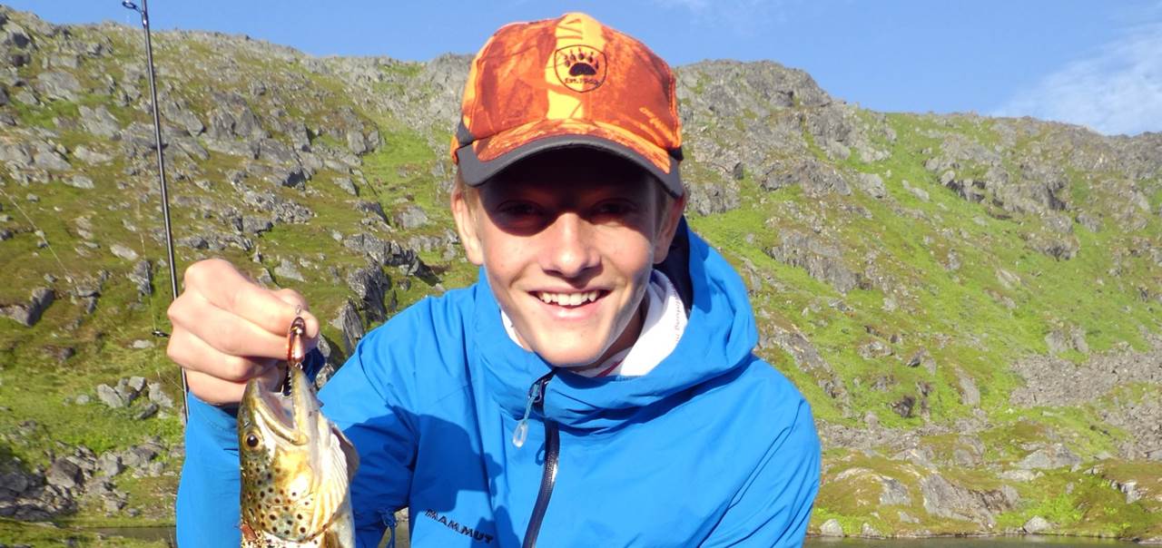 Telting og ørretfiske på Sørøya – den grønne øya i nord