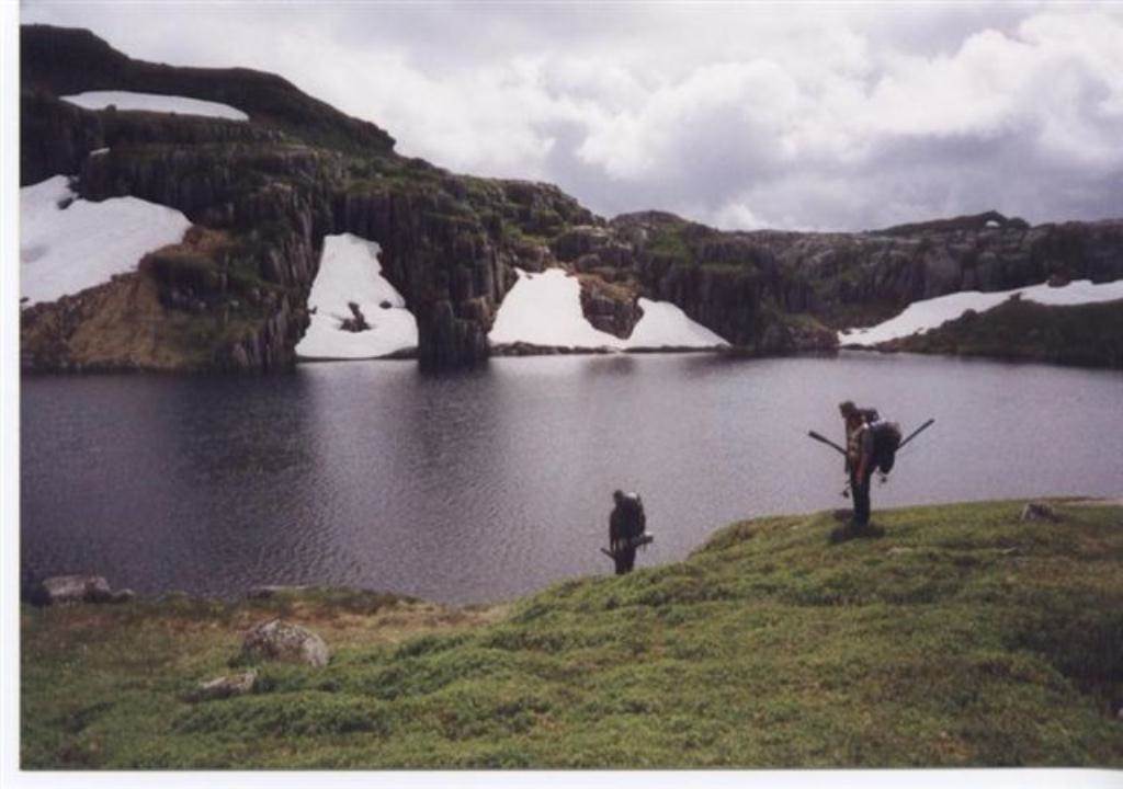 Fluefiskere ved et vann.